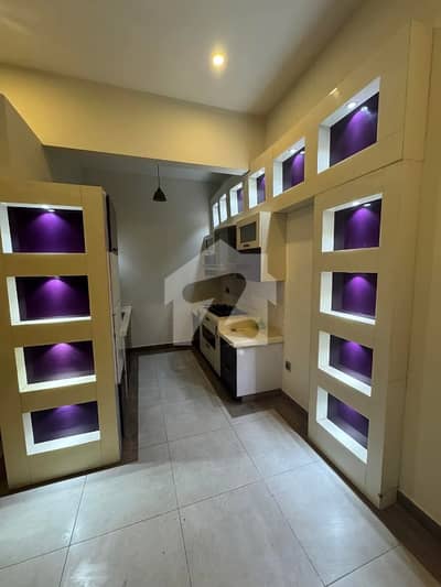 1000SQFT APPARTMENT FOR RENT IN DHA PHASE 7 EXT. THREE SIDES CORNOR BUILDING. THREE BEDROOMS APPARTMENT.