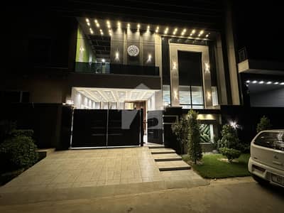 7 Marla Park Facing Luxurious House For In Eden Executive