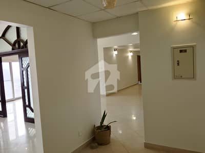 Creek Vista 4 Bedrooms Apartment for Rent