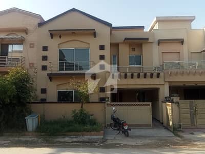 بحریہ ٹاؤن فیز 8 بحریہ ٹاؤن راولپنڈی,راولپنڈی میں 4 کمروں کا 7 مرلہ مکان 2.4 کروڑ میں برائے فروخت۔