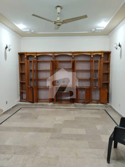 آئی ۔ 8/2 آئی ۔ 8,اسلام آباد میں 3 کمروں کا 12 مرلہ زیریں پورشن 1.4 لاکھ میں کرایہ پر دستیاب ہے۔