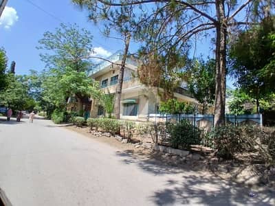 Corner House G-9/4 House For Sale Sized 10 Marla
