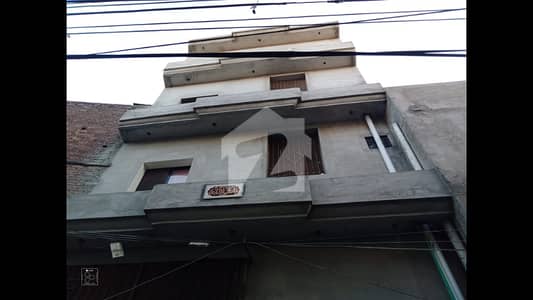 ایبٹ روڈ سیالکوٹ میں 12 مرلہ عمارت 7.5 کروڑ میں برائے فروخت۔