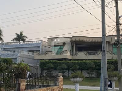 غازی آفیسرز کالونی سیالکوٹ میں 6 کمروں کا 1 کنال مکان 16.0 کروڑ میں برائے فروخت۔ غازی آفیسرز کالونی سیالکوٹ میں 6 کمروں کا 1 کنال مکان 16.0 کروڑ میں برائے فروخت۔