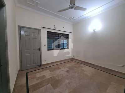 مارگلہ ٹاؤن فیز 2 مارگلہ ٹاؤن,اسلام آباد میں 5 کمروں کا 7 مرلہ مکان 1.5 لاکھ میں کرایہ پر دستیاب ہے۔