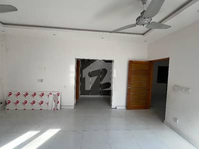 MODEL TOWN 1 KANAL INDEPENDENT UPPER PORTION AVAILABLE FOR FAMILY & PROPER ENTRANCE