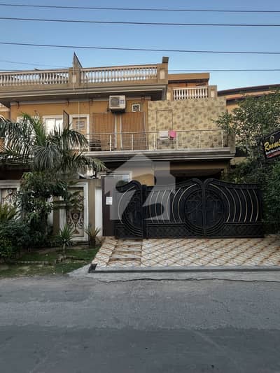 10 Marla Spacious Luxury House For Sale