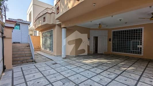 ایف ۔ 8 اسلام آباد میں 5 کمروں کا 1 کنال مکان 27.5 کروڑ میں برائے فروخت۔