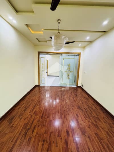 ایف ۔ 17 اسلام آباد میں 6 کمروں کا 8 مرلہ مکان 2.95 کروڑ میں برائے فروخت۔
