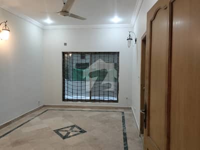ای ۔ 11 اسلام آباد میں 3 کمروں کا 6 مرلہ زیریں پورشن 1.1 لاکھ میں کرایہ پر دستیاب ہے۔