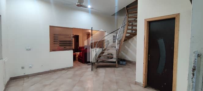 او پی ایف ہاؤسنگ سکیم لاہور میں 6 کمروں کا 1 کنال مکان 4.25 لاکھ میں کرایہ پر دستیاب ہے۔