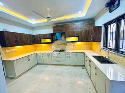 Brand New Brig House 5 Bedrooms Avlialab For Sale in Askari 10 sector S.