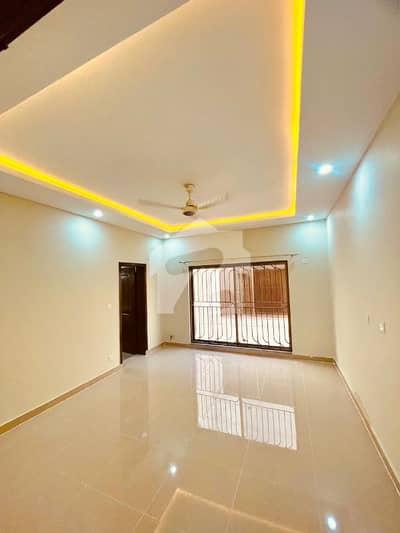 Brand New Brig House 5 Bedrooms Avlialab For Sale in Askari 10 sector S.