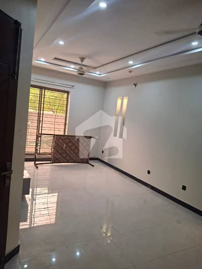 DHA RAHBAR PH 11 SECTOR 2 5M USED HOUSE AVAILABLE FOR THE RENT