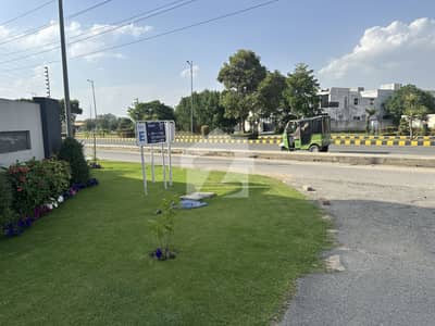 ڈی ایچ اے فیز 6 - بلاک ای فیز 6,ڈیفنس (ڈی ایچ اے),لاہور میں 1 کنال رہائشی پلاٹ 5.65 کروڑ میں برائے فروخت۔ ڈی ایچ اے فیز 6 - بلاک ای فیز 6,ڈیفنس (ڈی ایچ اے),لاہور میں 1 کنال رہائشی پلاٹ 5.65 کروڑ میں برائے فروخت۔