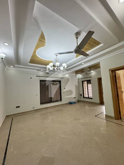 F-10 TOP LOCATION 3 BED ROOM SPACIOUS GROUND PORTION FOR RENT SUN FACING CLOSE END STREET BEAUTIFUL GREEN LAWN MARBLE FLOORING GATE SEPARATE