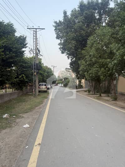 10 marla plot for sale near mosque and park on 40 feet wide road