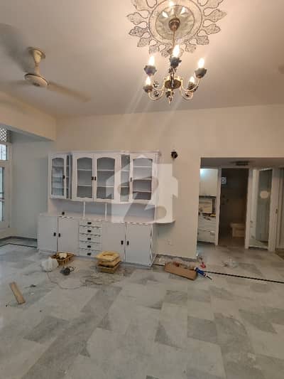 ایف ۔ 11 اسلام آباد میں 5 کمروں کا 13 مرلہ مکان 2.7 لاکھ میں کرایہ پر دستیاب ہے۔