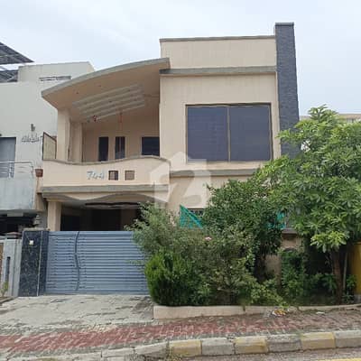 5 Marla full furnished house with gass available for rent near park musjid or commercial 5 Marla full furnished house with gass available for rent near park musjid or commercial