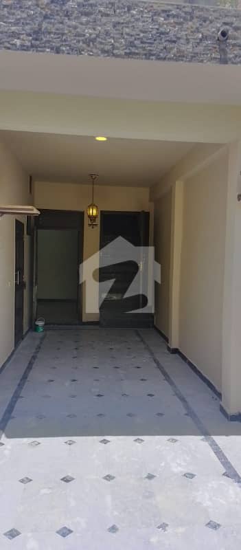 جی ۔ 9 اسلام آباد میں 7 کمروں کا 14 مرلہ مکان 2.8 لاکھ میں کرایہ پر دستیاب ہے۔