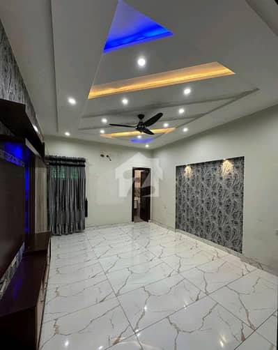 Prime Location 10 Marla Upper Portion In Central Canal View Housing Scheme For rent