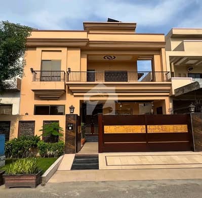 Ready To Buy A On Excellent Location House 10 Marla In DC Colony