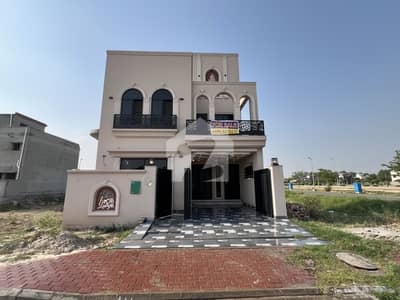 بحریہ آرچرڈ لاہور میں 3 کمروں کا 5 مرلہ مکان 2.2 کروڑ میں برائے فروخت۔
