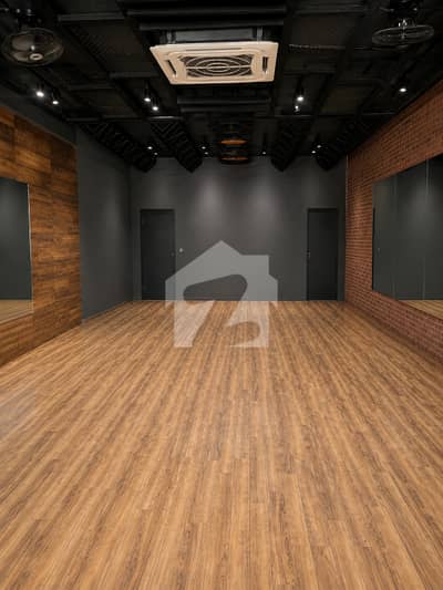 کالج روڈ لاہور میں 10 مرلہ Studio دکان 2.0 لاکھ میں کرایہ پر دستیاب ہے۔