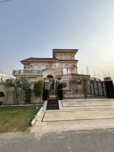 B block kanal luxury house available for sale