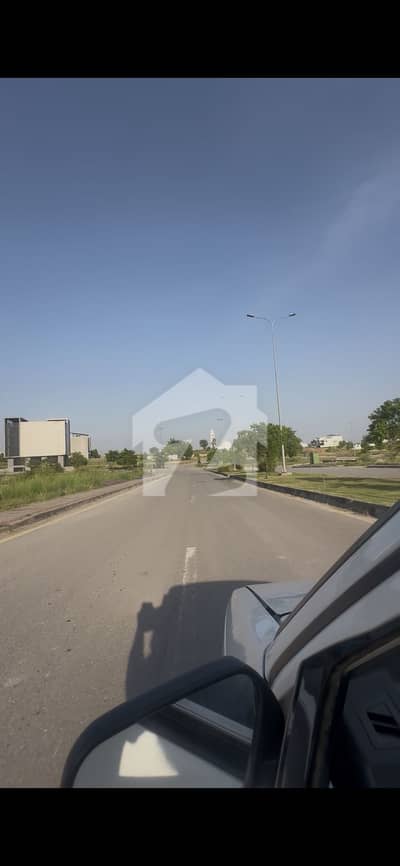 پارک روڈ اسلام آباد میں 1 کنال رہائشی پلاٹ 4.5 کروڑ میں برائے فروخت۔