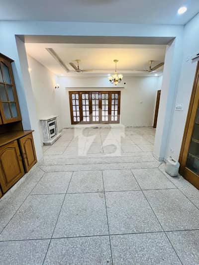 HOUSE FOR SALE SECTOR F 11 2 TRIPLE STORY BIG STREET 60 FEET