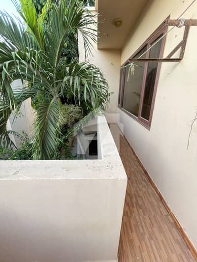 ڈی ایچ اے فیز 8 ڈی ایچ اے ڈیفینس,کراچی میں 3 کمروں کا 2 کنال بالائی پورشن 4.25 لاکھ میں کرایہ پر دستیاب ہے۔