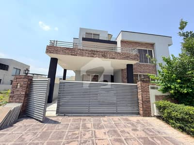 Luxurious 1 Kanal House with Basement | 9 Bedrooms | Street 17, Sector C