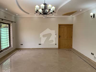F-10 Beautiful Ground Portion 3 Bedroom Nice Location Near Park Close Street Available For Rent