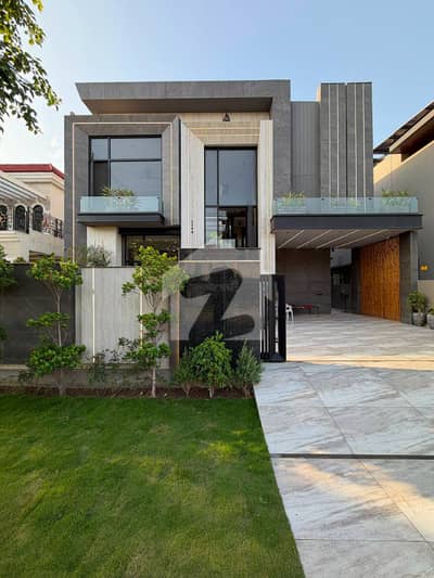 1 Kanal Designer House with Modern Features 1 Kanal Designer House with Modern Features