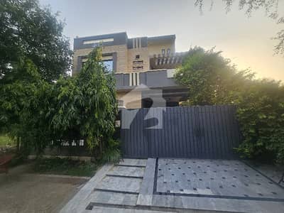 جوہر ٹاؤن فیز 2 جوہر ٹاؤن,لاہور میں 7 کمروں کا 12 مرلہ مکان 4.3 کروڑ میں برائے فروخت۔ جوہر ٹاؤن فیز 2 جوہر ٹاؤن,لاہور میں 7 کمروں کا 12 مرلہ مکان 4.3 کروڑ میں برائے فروخت۔
