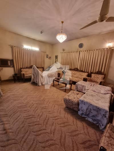 Lower Portion Of 400 Square Yard In Gulshan-e-Iqbal - Block 6 For rent