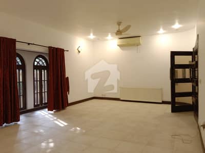 HOUSE FOR SALE SECTOR E 11 SIZE 500 SQUARE YARDS INVESTOR RATE