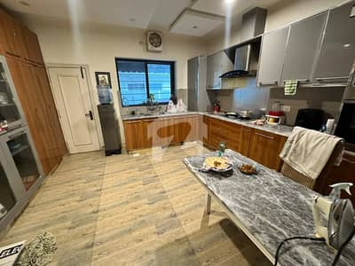 G 10/2 house available 60*90 corner  full renovated.