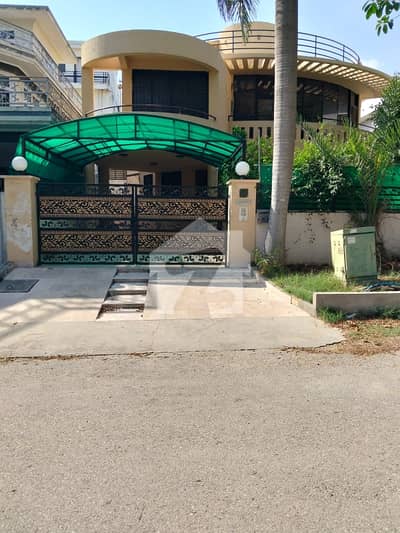 INVESTOR RATE HOUSE FOR SALE SECTOR F 11 SIZE 444 SQUARE YARDS TOP LOCATION