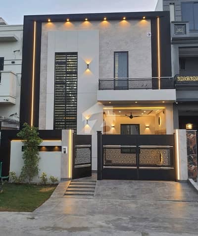 On Excellent Location House Of 5 Marla In Citi Housing Society Is Available
