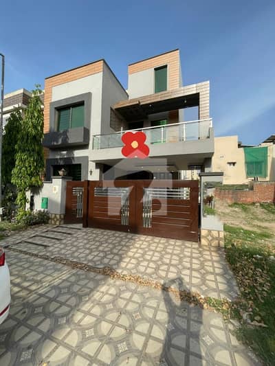 8 Marla Lavish House With Basement Near Park, Market And Mosque Available In Usman Block Bahria Town Lahore 8 Marla Lavish House With Basement Near Park, Market And Mosque Available In Usman Block Bahria Town Lahore