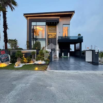 10 marla Beautiful Modern Bungalow Available For Sale In DHA Phase 5 Lahore