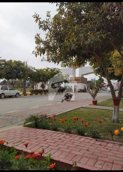 5-Kanal Farm House On Super Investors Rate