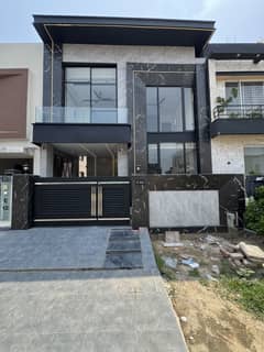 BRAND BEW 5 MARLA HOUSE FOR SALE DHA 9 TOWN BRAND BEW 5 MARLA HOUSE FOR SALE DHA 9 TOWN