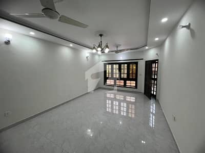 جی ۔ 9 اسلام آباد میں 4 کمروں کا 14 مرلہ مکان 2.0 لاکھ میں کرایہ پر دستیاب ہے۔