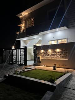 4 Marla beautiful location corner house for rent