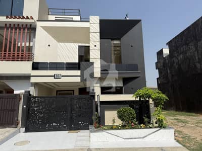 Most luxurious double height house @3.50 Cr - FMC B17 Islamabad.