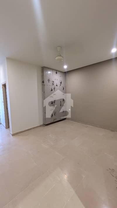 GULBERG RESIDENCIA 7 MARLA UPPER FLOOR FOR RENT
