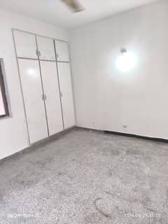 Flat 2 Bedrooms & 2 Bathrooms TV Lounge Kitchen